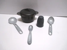 STEP 2 GRAY POT WITH COVER SPOONS & SALT SHAKER FOR KITCHEN BIN LG2
