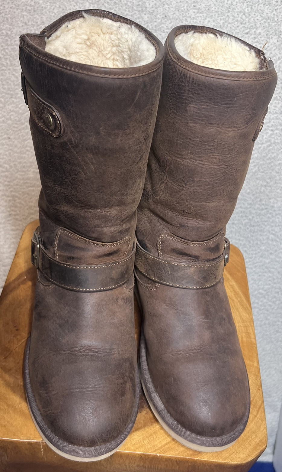 UGG Sutter Moto Leather Boots Size 8. S/N 1005374 Patina image 4