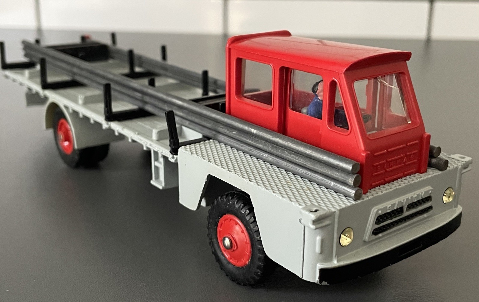 Dinky 885, Saviem Pipe Truck - Free Price Guide & Review