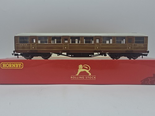 #7051 Hornby R4171 Gresley 61ft Corridor 1st Class Coach `22356` in LNER Teak. | Condition: Used
