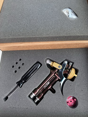 #ad DUX Pressure Feed Manual Spray Gun Part #320100 New $499.99