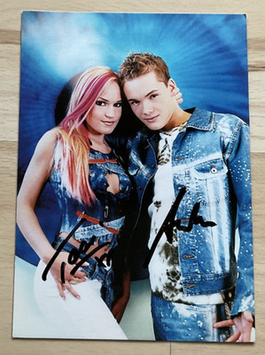 Two in 1 original signierte Autogrammkarte Musik Musikgruppe 2 Unterschriften