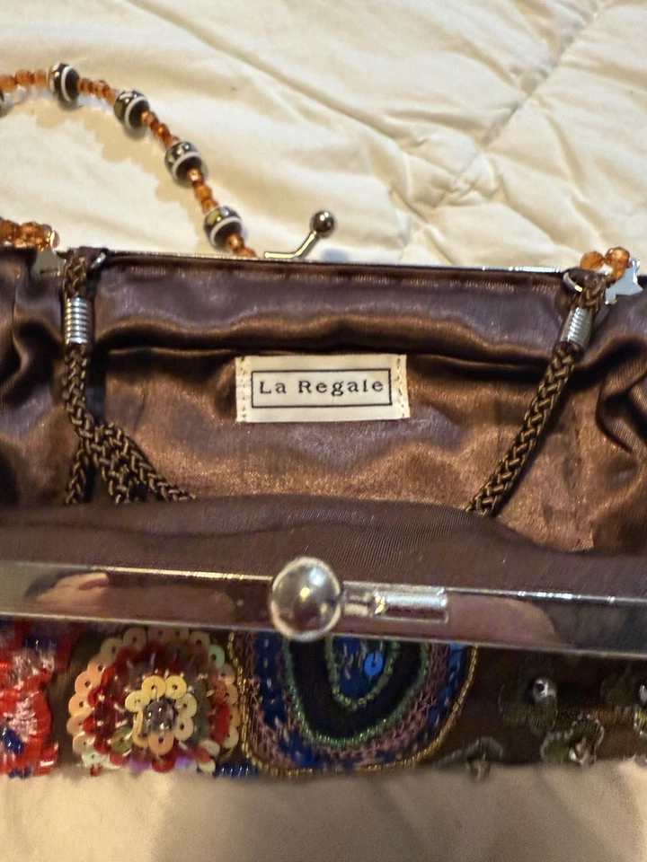 Bolso de noche floral vintage La Regale, marrón con lentejuelas florales de colores Foto 4 de 4