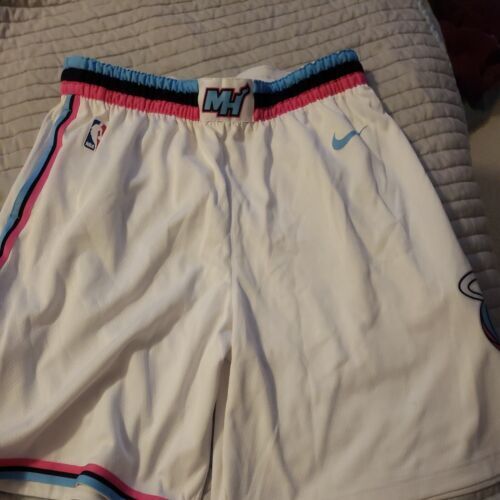Nike AUTHENTIC NBA ALL-STAR SHORTS Chicago Youth XL 2020 | eBay Nike AUTHENTIC NBA ALL-STAR SHORTS Chicago Youth XL 2020 | eBay