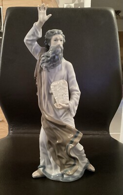   Kaskade biblischer Moses große Figur mit zehn Geboten 
