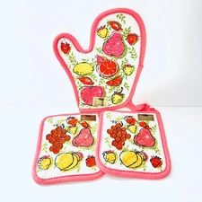 Sayco Vintage All Cotton Oven Mitts & Pot Holders Fruit Print Pink Strawberry