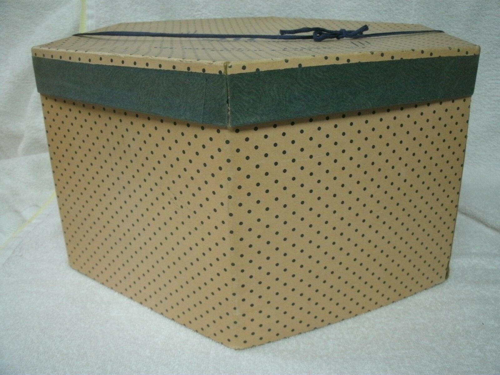 ladies hat boxes with lids