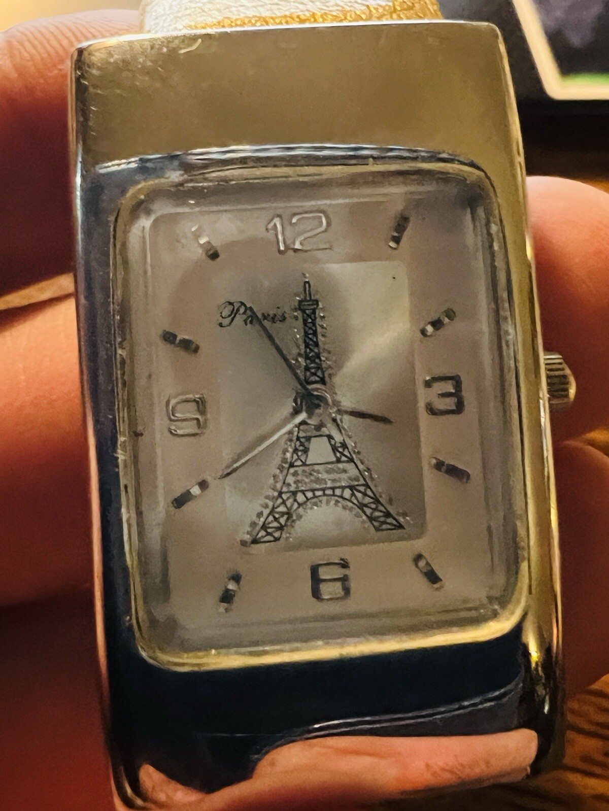 Vintage Eiffel Tower Watch for Women - Elegant Retro Timepiece