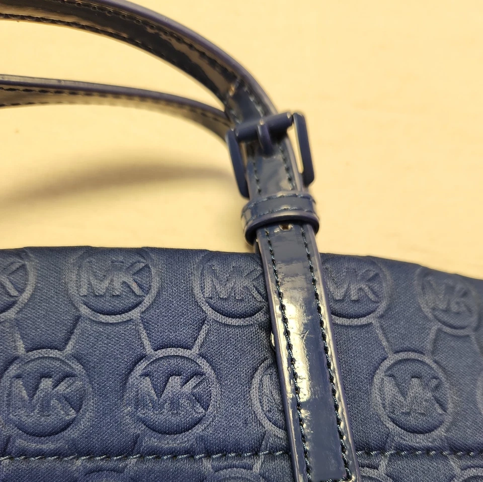 Bolsa tote Michael Kors jet set monograma acolchoada grande azul logotipo herança placa acento - Imagem 4 de 4