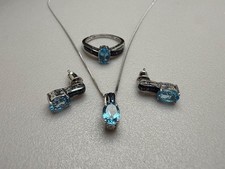 Set gioielli in argento sterling con topazio blu elettrico e diamanti blu migliorati
