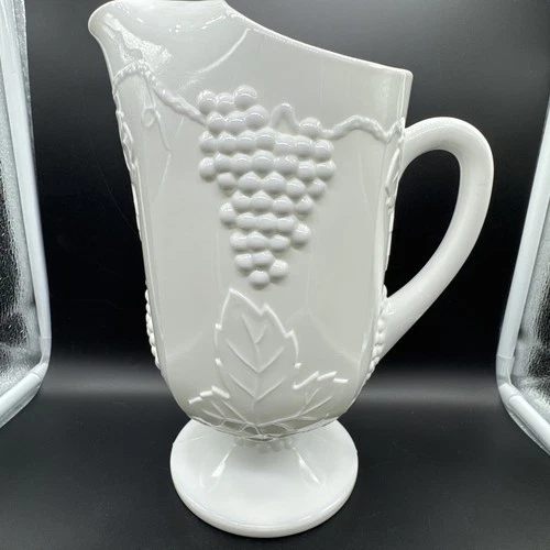 Vintage Indiana Colony Harvest Grape & Leaf Milk Glass 10.5" Pitcher