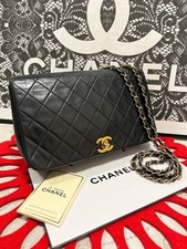 Borsa a tracolla Chanel Matelasse in pelle di agnello nera chiusura girevole ...