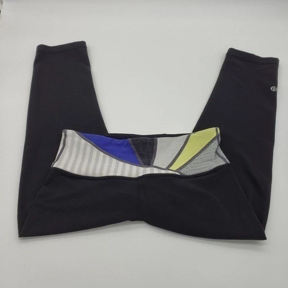 Leggings Cortos Lululemon Negros Estampado Geométrico Cintura Atlética Yoga Talla S Foto 4 de 4
