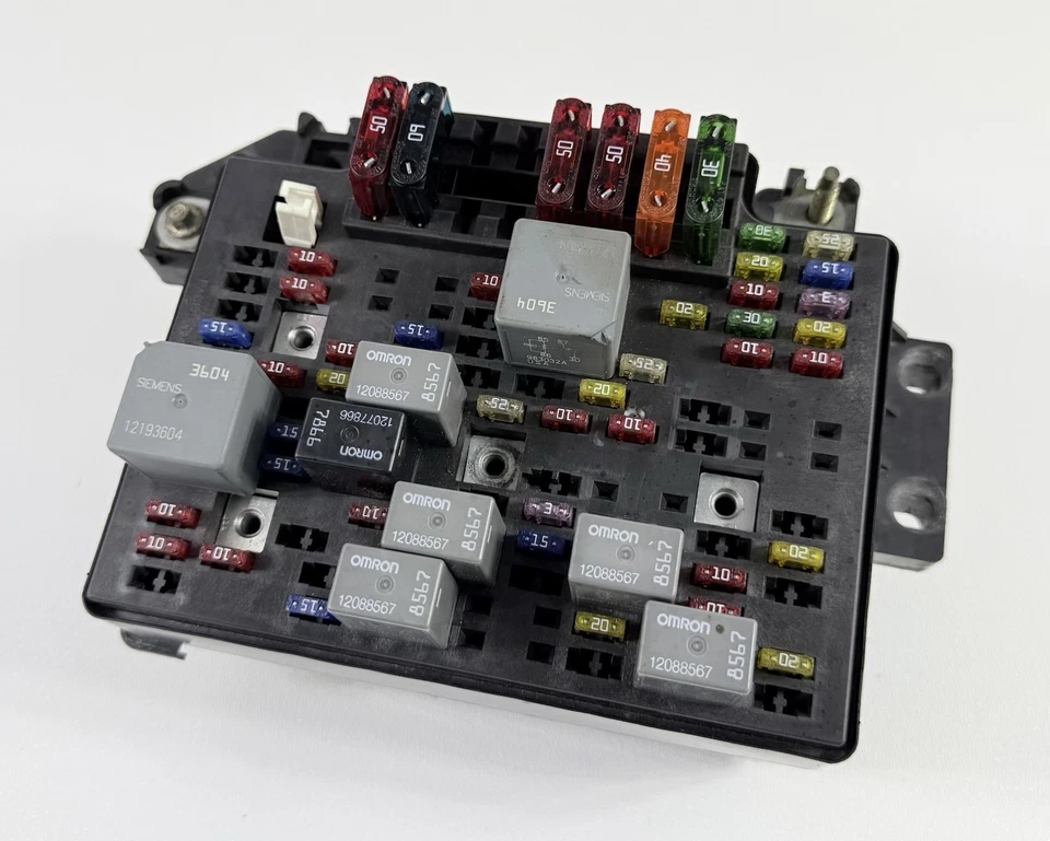 1999–2004 Blazer Jimmy S10 Sonoma Bravada Under Hood Fuse Relay Box OEM 12174265 - Image 2 of 4