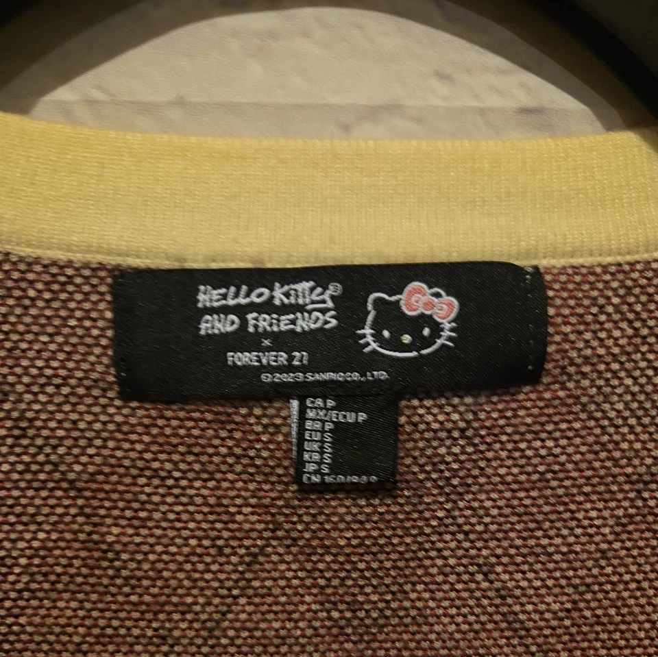 Cardigã feminino Hello Kitty Argyle tamanho pequeno - Imagem 4 de 4