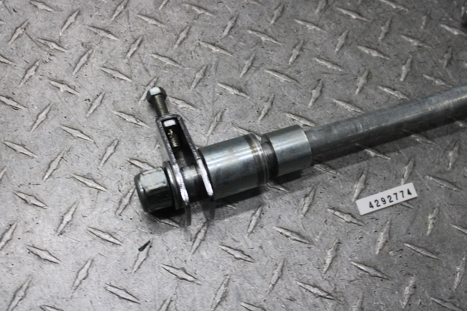 Suzuki Savage 650 1997 eje trasero llanta trasera eje perno pivote Foto 2 de 4