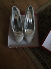 Błyszczące białe buty ślubne rozmiar 5 by Krasceva