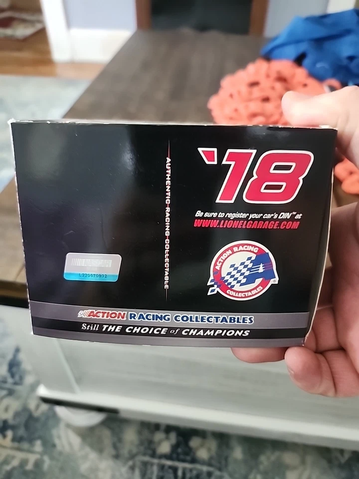 Coche de stock Clint Bowyer escala 1/24 Foto 3 de 4