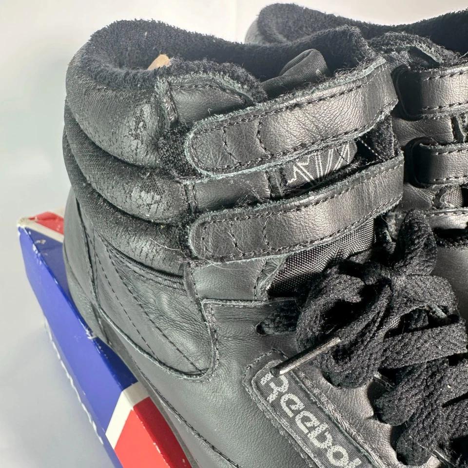 Zapatos Tenis Vintage Reebok Clásicos Hi Top Para Mujer 6.5 Estilo Libre Negros con Caja Foto 2 de 4