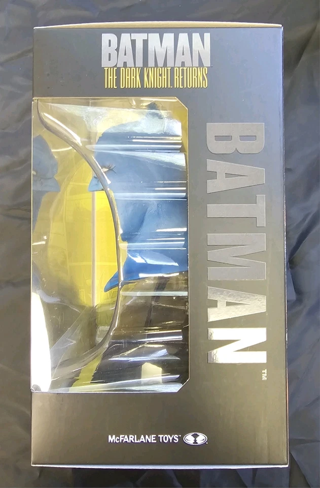 Mcfarlane - Batman (Arkham Asylum) y (Dark Knight Returns) réplica de capucha 1:3 Foto 4 de 4