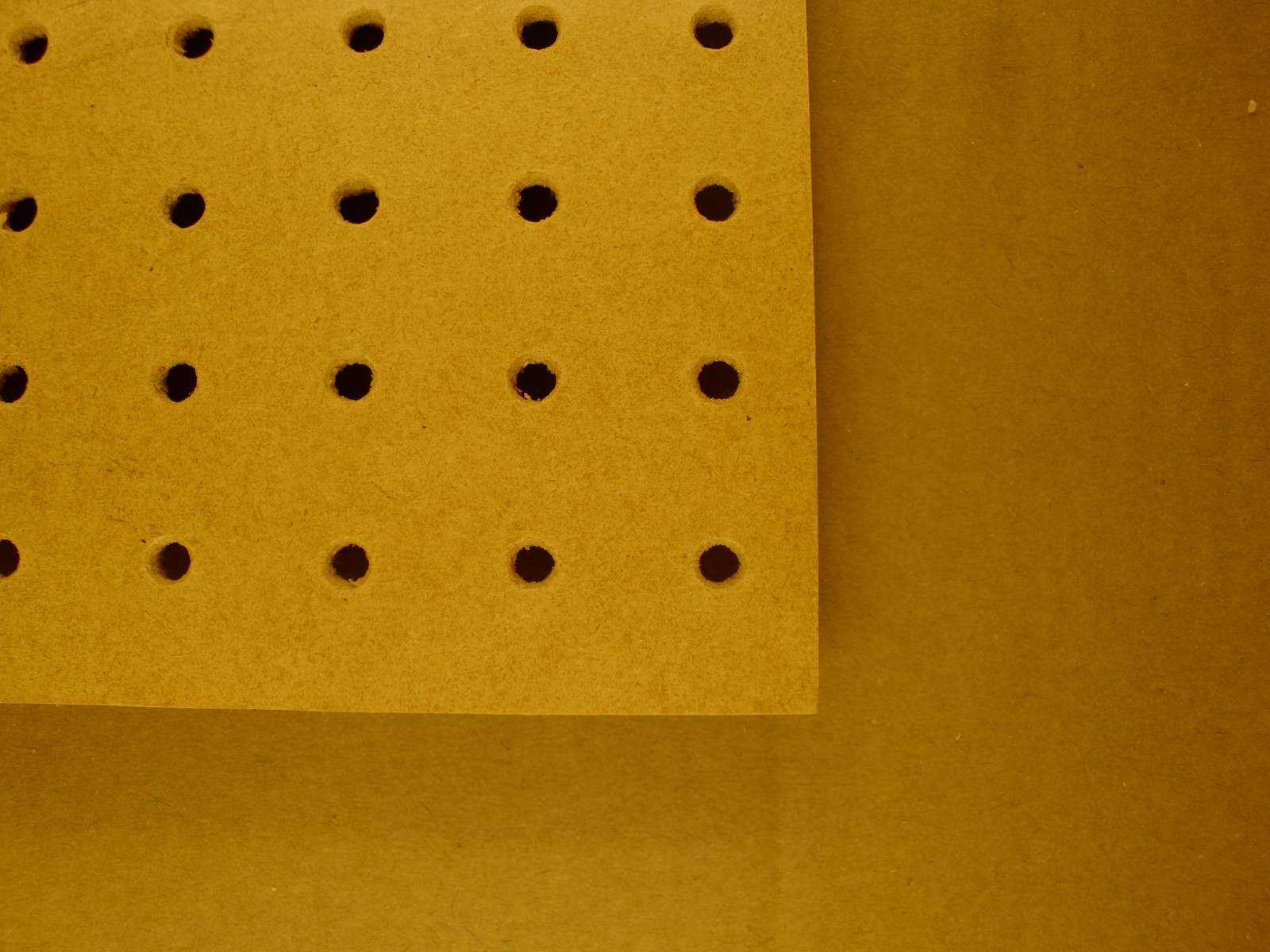6mm-wooden-pegboard-600mm-x-300mm-7mm-hole-with-25mm-hole-centres-perf