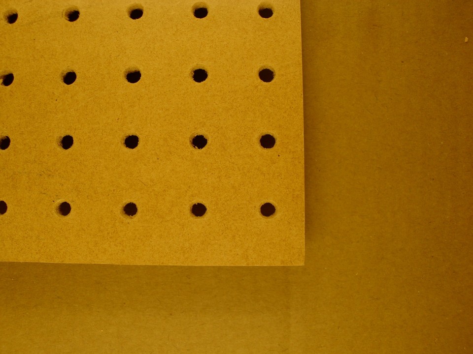 6mm-wooden-pegboard-600mm-x-300mm-7mm-hole-with-25mm-hole-centres-perf