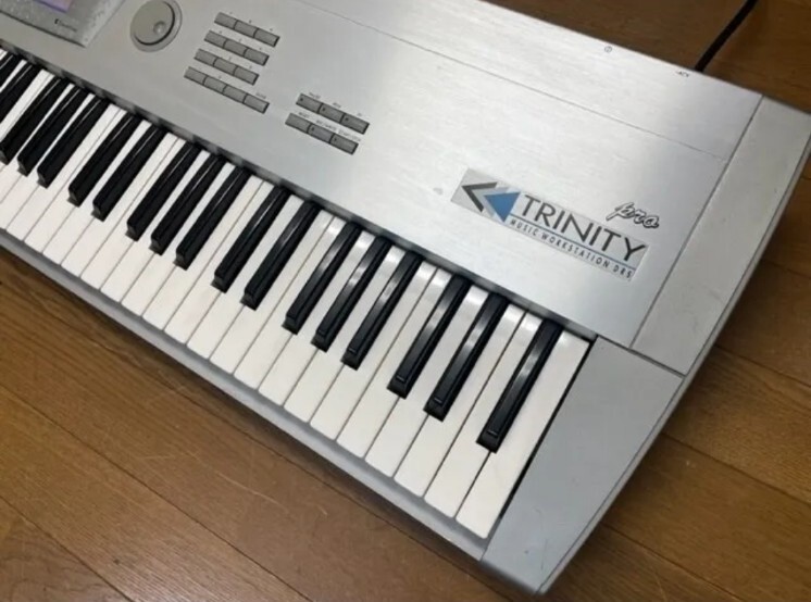 KORG trinity pro 76-note MUSIC WORKSTATION Without Moos KORG trinity pro 76-note MUSIC WORKSTATION Without Moos