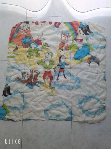 Foulard vintage Dior élégant lettrage rouge accessoire mode femme