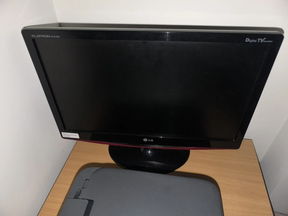 LG Flatron M227WDJ 22" Full HD 1080p TV HDMI With Remote - Image 1 of 1