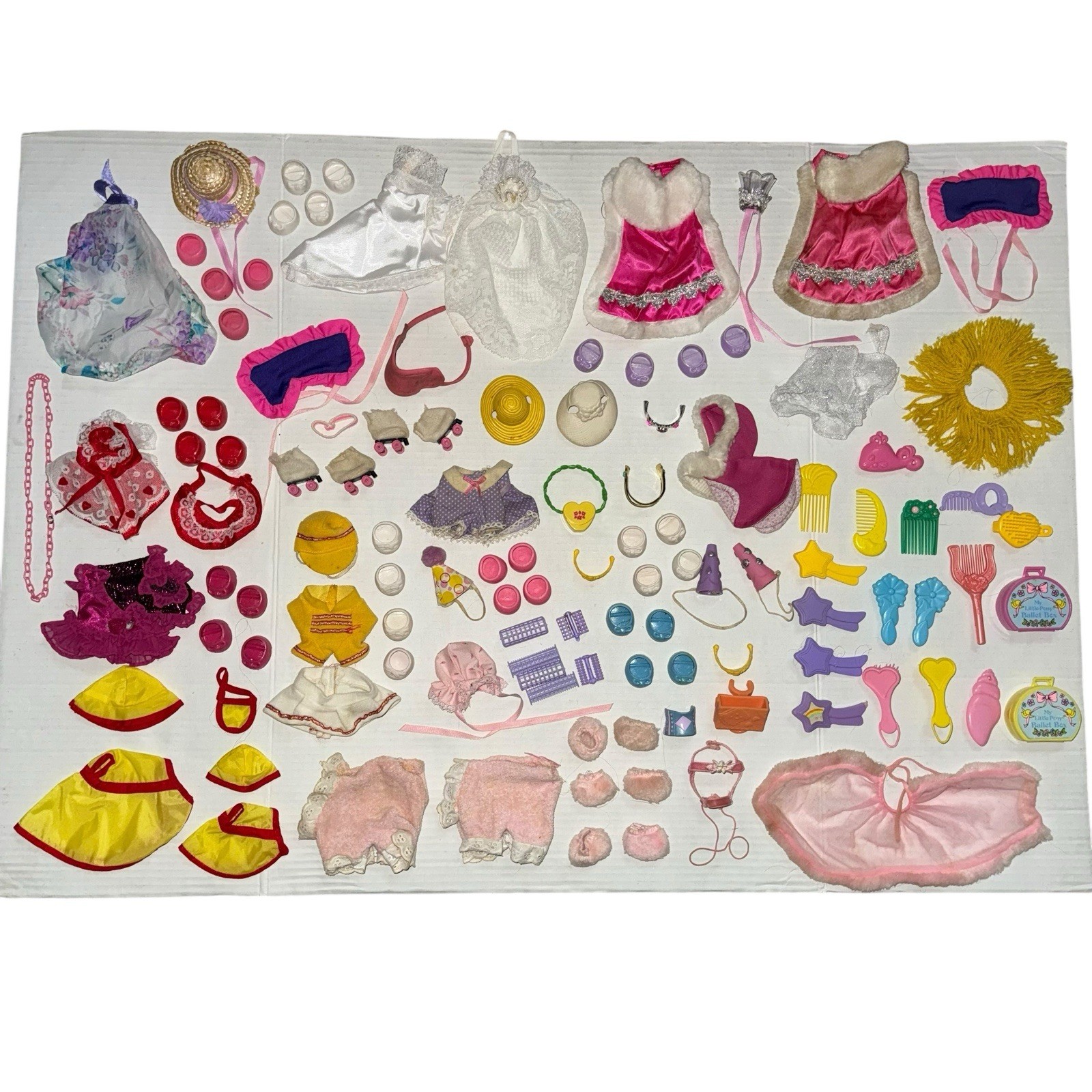 Lotto abbigliamento scarpe e accessori vintage My Little Pony abbigliamento pony scarpe abiti G1