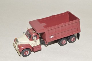 HO scale plastic truck Athearn Mack B dump CZ Lawn Landscape Newton PA