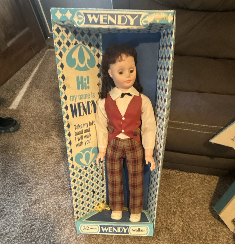Wendy Walker 32 in Walking Girl Doll Dark Brown Curly Hair, Box, Outfit 60s