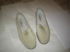 Ladies shoes ‘ softlites ‘ – size 8 – light brown – good condition