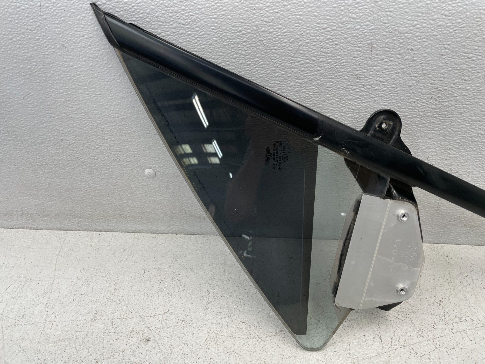 03-07 Bentley Continental GT Front Left Door Vent Window Glass Panel 1577 OEM