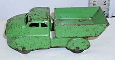 WYANDOTTE DUMP TRUCK 1940s PRESSED STEEL TOY IN GREEN ORIGINAL