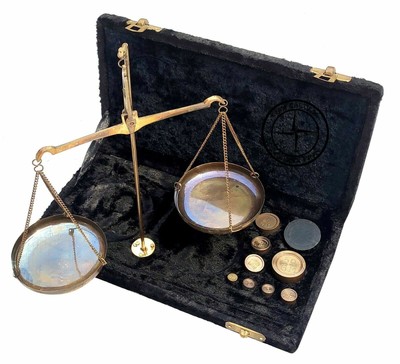 Vintage Antique Brass jewellery Scale W//Velvet Box /& Complete Set Weight Balance