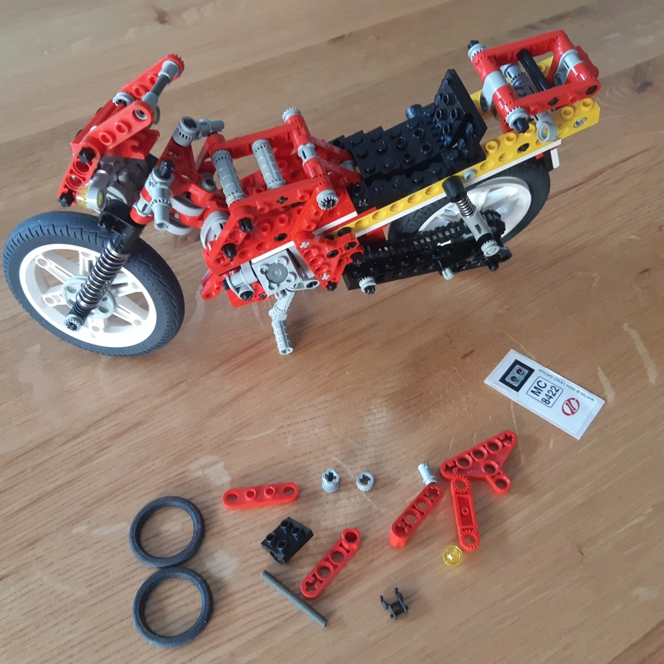 LEGO Technic 8422 Circuit Shock Racer / V-Twin Super Bike, photo 3 sur 5