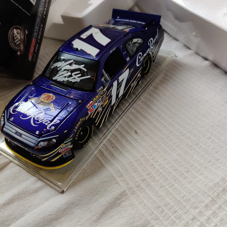 Matt Kenseth 2011 Crown Royal Autographed 1:24 NASCAR Diecast - Image 2 of 4