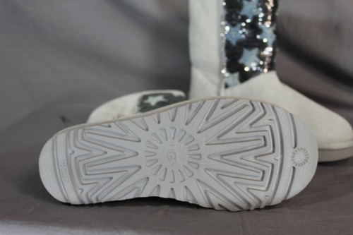 UGG Sequin 1111029 Gray Stars Classic Short Boots US size 6 NWOT - Picture 6 of 8