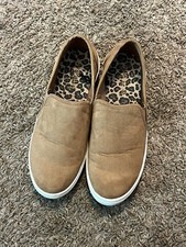 Magellan Women's Casual Slip-on Faux Leather Shoes Sneakers Size 9 Good Cond