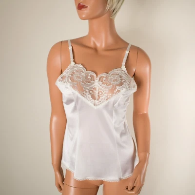 💖 Vintage VASSARETTE Cami Tank Top Camisole Ivory Silky Nylon Lace Trim S - Image 1 of 4