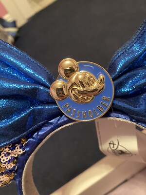 Disney Parks WDW 2021 Annual Passholder Blue Sequined Minnie  display picture 1