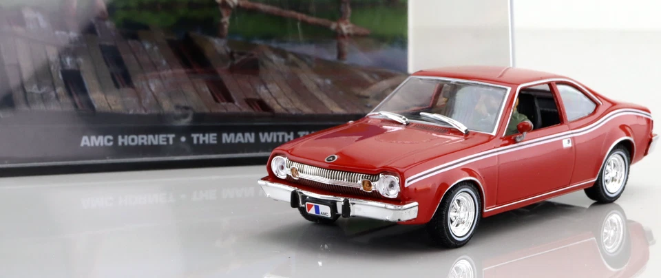 AMC Hornet The Man With The Golden Gun James Bond 1:43 Diecast Car + Magazine - Image 2 of 3