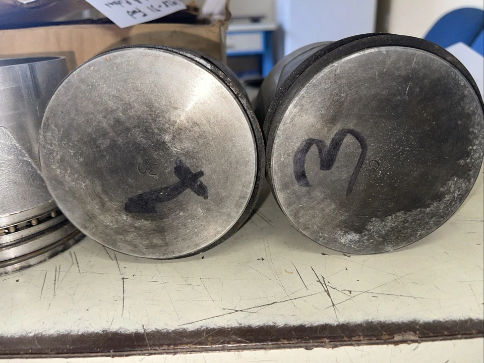 Juego de 4 pistones Ford Modelo A 1928-193 usados Foto 4 de 4