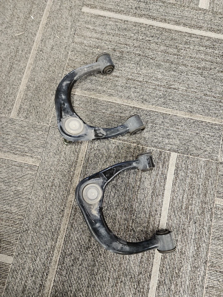 Оригинальные верхние рычаги управления 2017 Toyota Tacoma TRD Sport 4x4 - Изображение 2 из 4