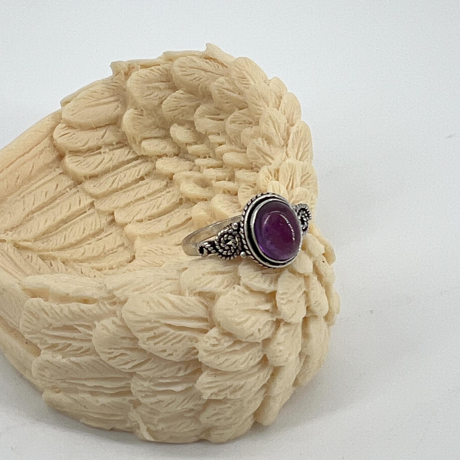 Bague améthyste ovale argent 925 pour illuminer vos tenues de soirée