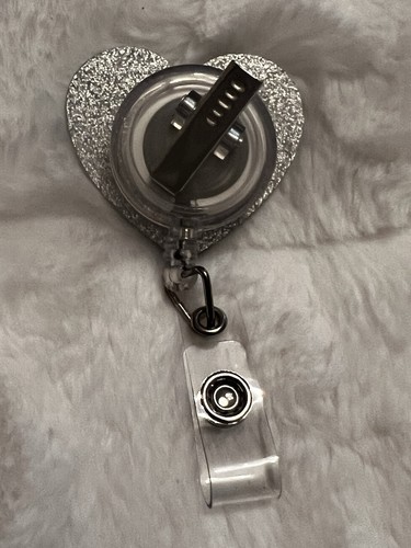 Nuovissimo distintivo cuore retrattile clip su verde argento YOU MATTER infermiera - Foto 2 di 2