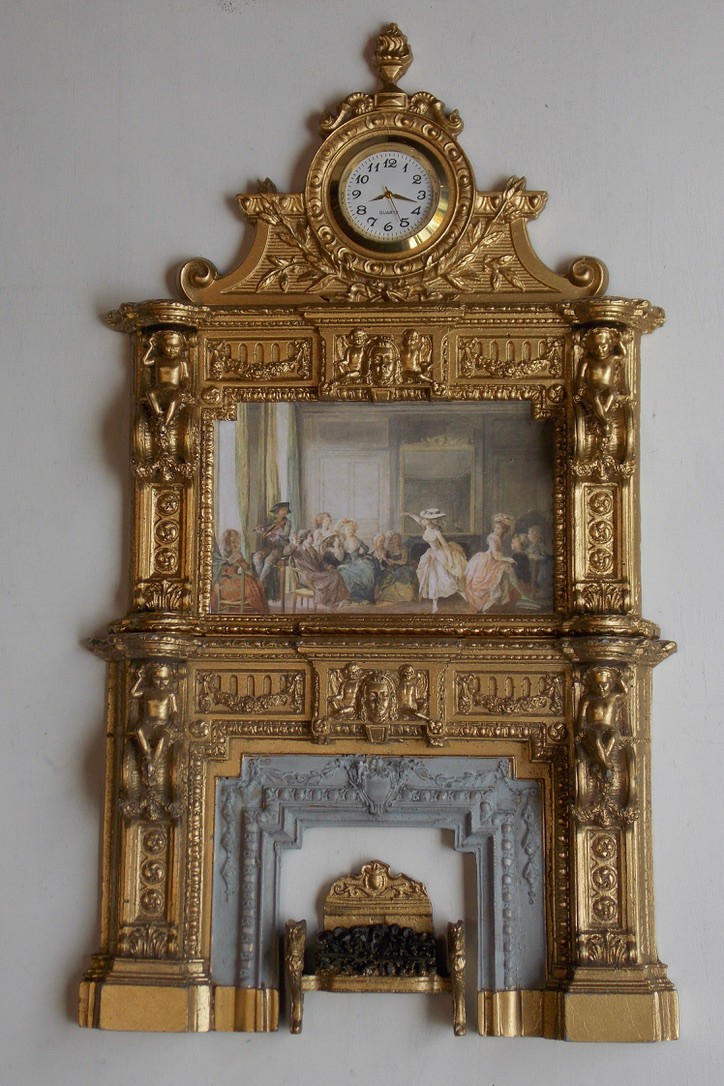 Dolls House Cherub Fire Place Picture Frame Working Clock   1 / 12th Scale