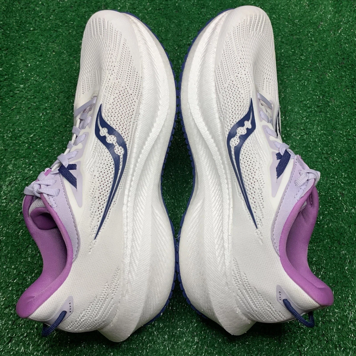 Saucony Triumph 21 Women s Size 9.5 White Indigo Running Shoes S10881 31