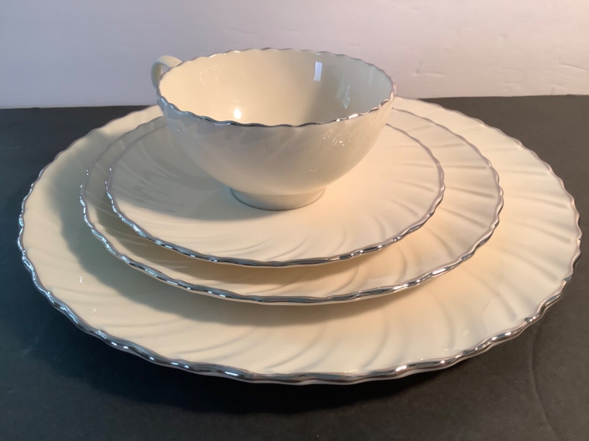 Set Di 4 Tazze Lenox Oyster Bay In Porcellana Bianca: Design Naturale Con Accenti Grigi, Lavabili In Lavastoviglie, Eleganza Senza Tempo Per La Tua Tavola.